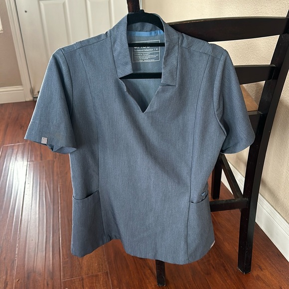 Over sized style. Actual color heather grey.   Has grey bluish color too it - Picture 1 of 7